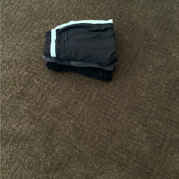 3 lululemom pants in excellent condition - Picture 6 of 8